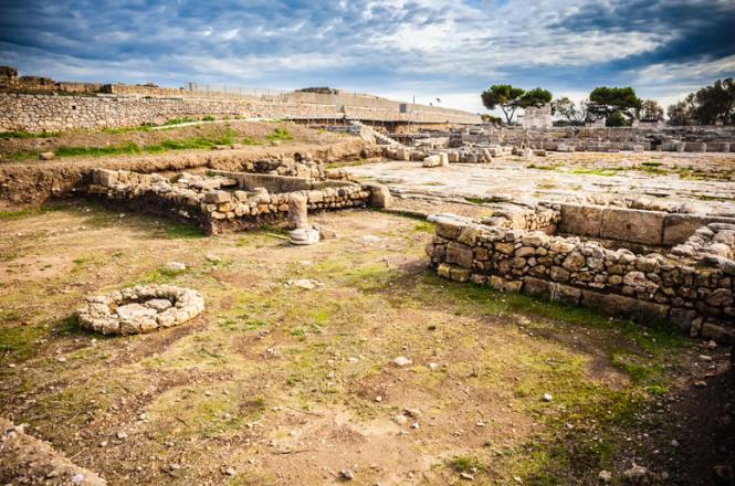 <b>Egnazia</b><br> <br> Die archäologische Stätte von Egnazia besteht aus den Ruinen der antiken apulischen Stadt Gnazia. Die ältesten Fundstücke des archäologischen Parks gehen auf das Bronzezeitalter, circa 15. und 12. Jahrhundert v. Chr. zurück. 